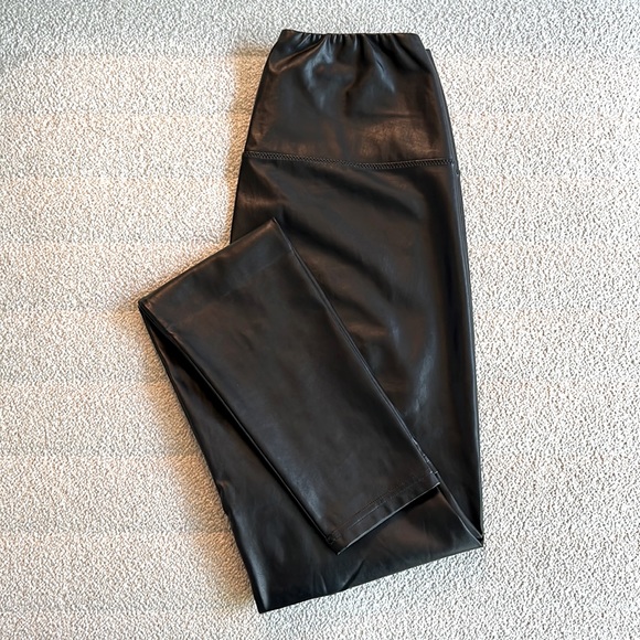 Wilfred Daria Pant Vegan Leather Black Leggings. Aritzia Cruelty Free Tights. - Picture 2 of 8